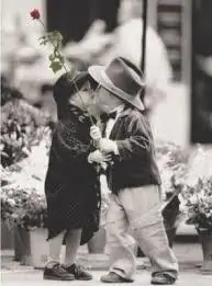 “First kiss” di Kim Anderson
