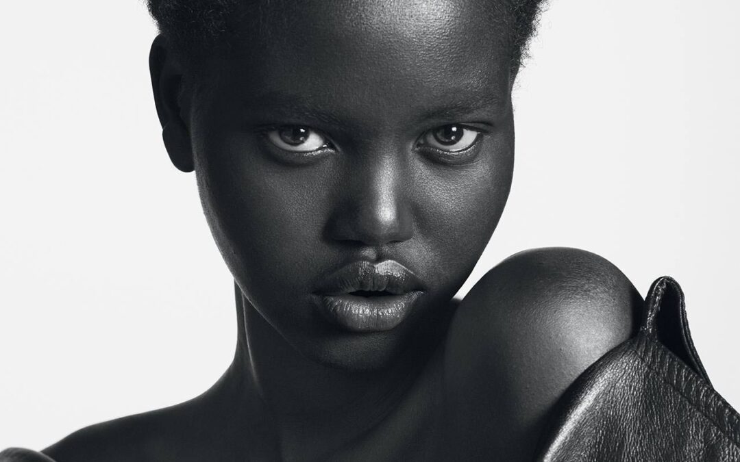 Adut Akech: La Bellezza Africana che sta conquistando il Mondo della Moda