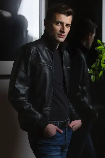 Book fotografico uomo stile leather - look alternativo
