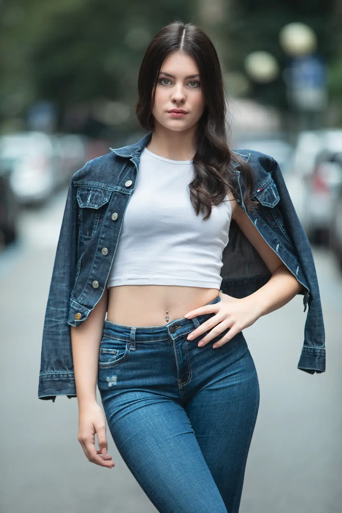 Modella look streetwear Milano