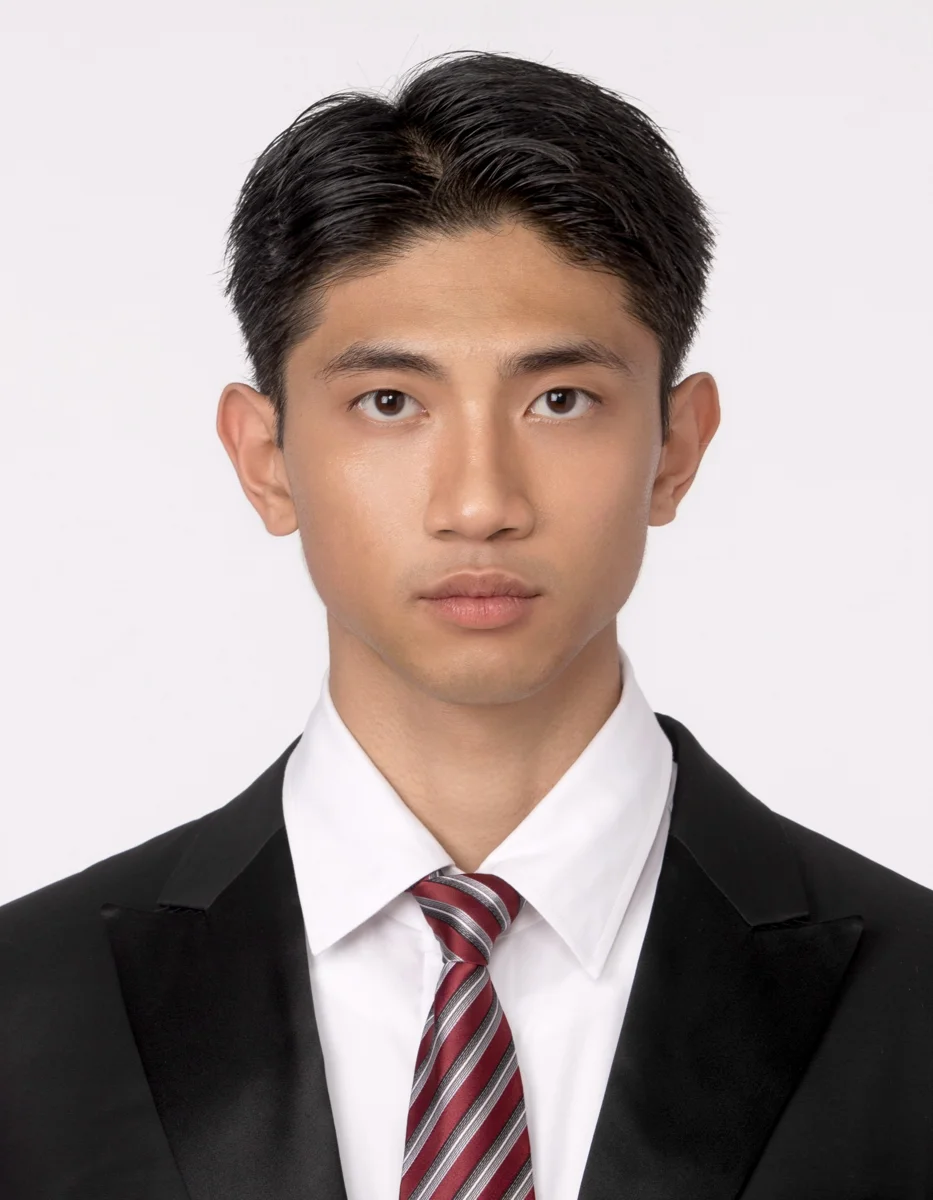 Foto profilo steward – headshot professionale su azzurro