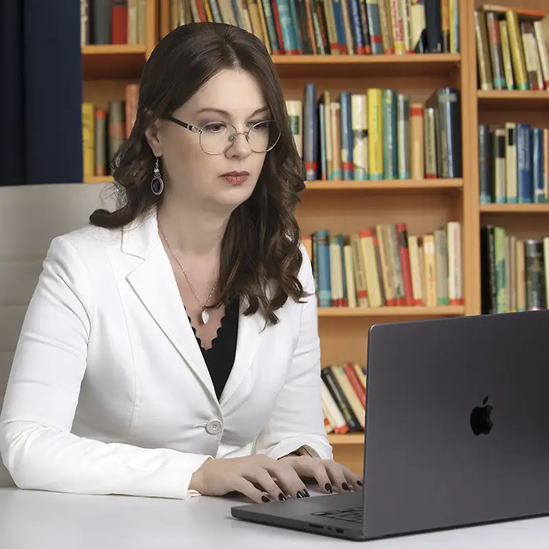 Ritratto corporate donna ufficio Milano