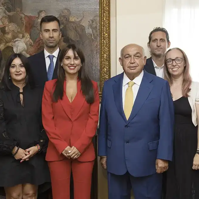 Foto di gruppo team aziendale a Porta Romana Milano, fotografo Giovanni Miele