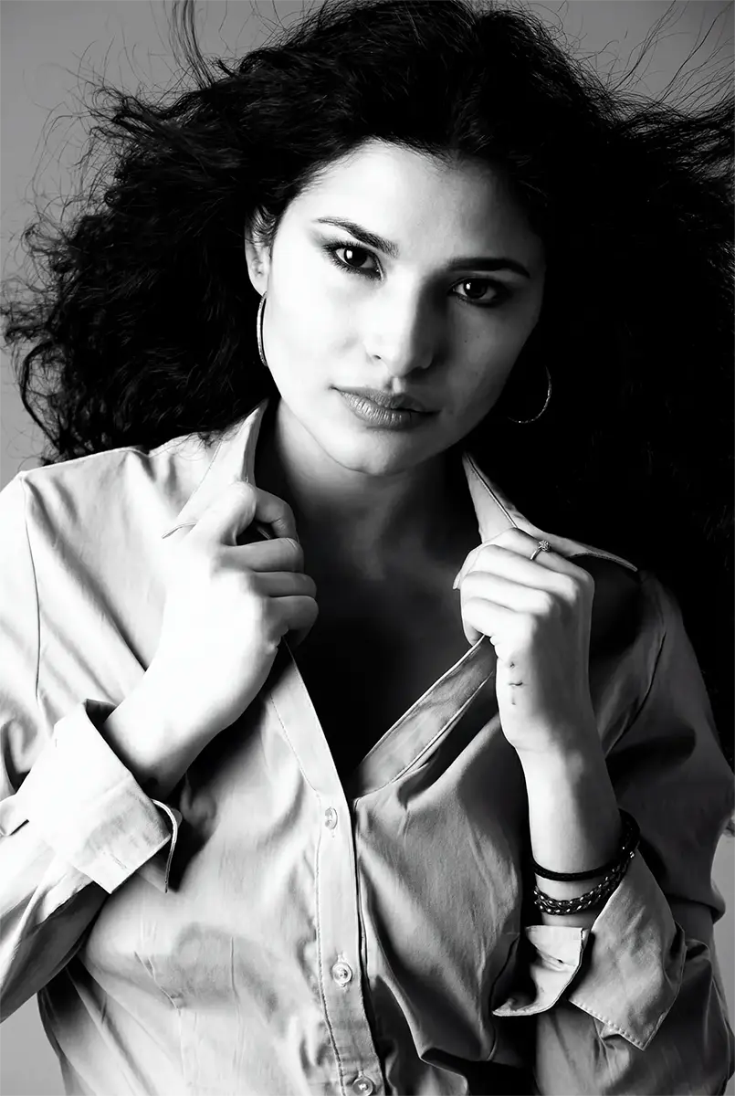 Fotografo ritratti Milano - primo piano femminile bianco e nero artistico Giovanni Miele