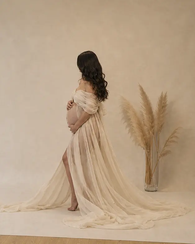 Servizio fotografico gravidanza a Milano, futura mamma in studio