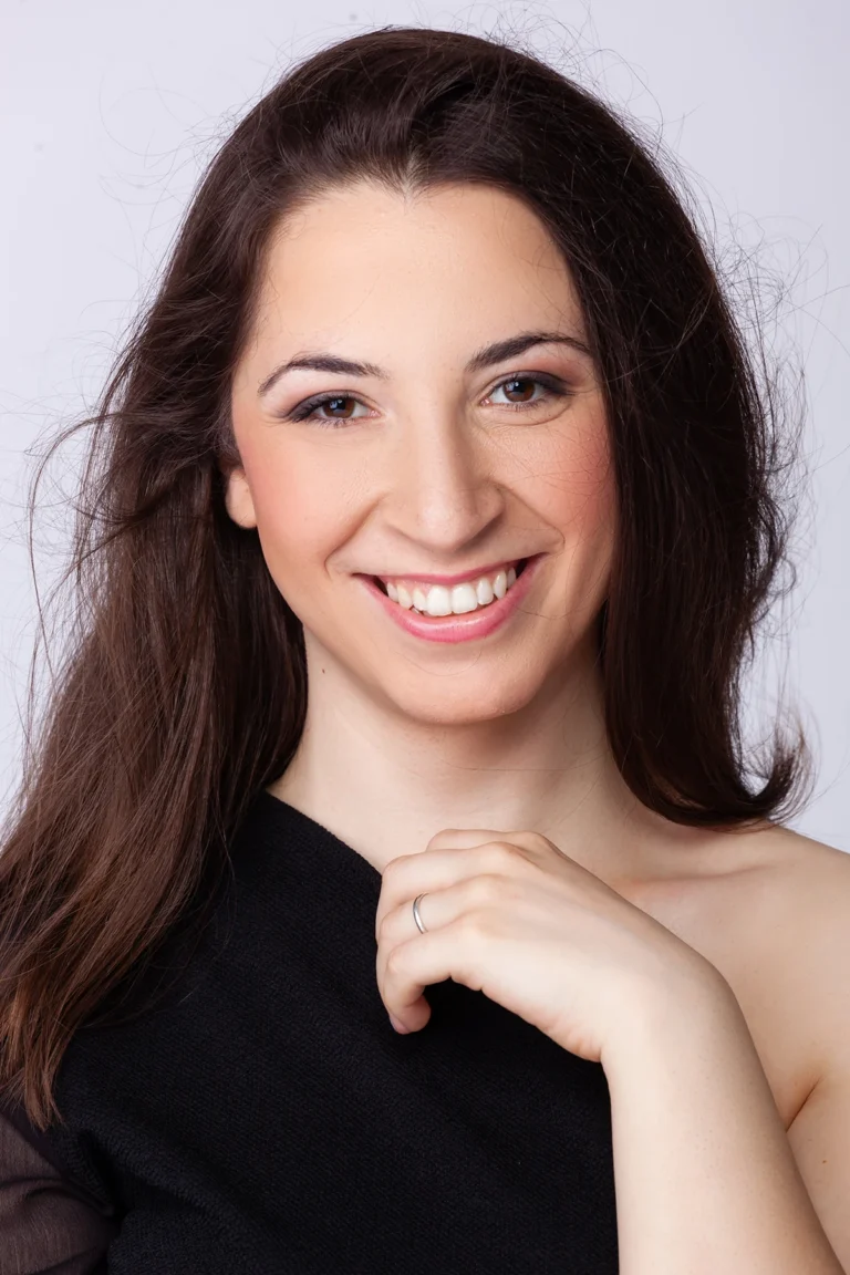 Primo piano sorridente di attrice